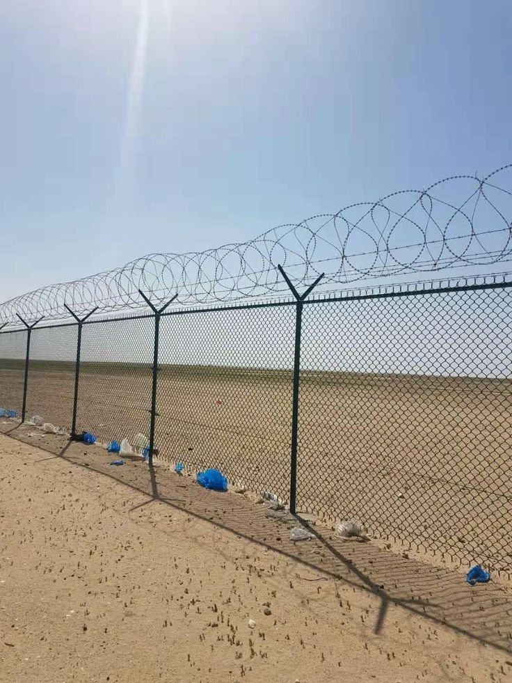 تركيب شبوك حول الأراضي الزراعية في الرياض