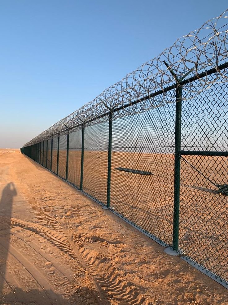 شبوك حديد للمواقع الإنشائية