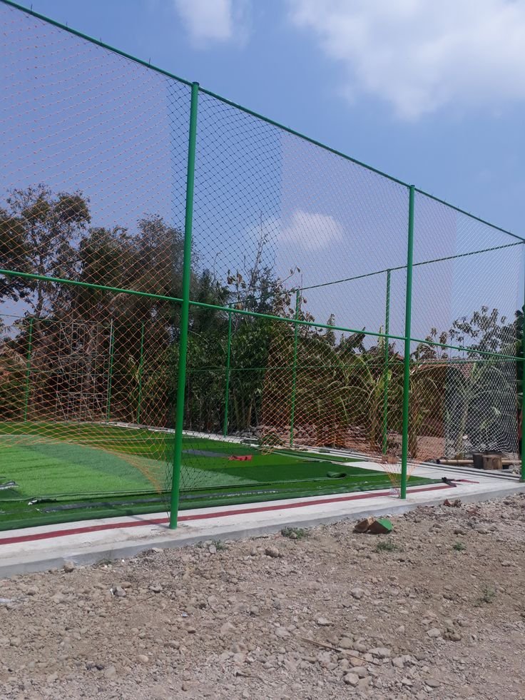 شبوك ملاعب حديد بمواصفات عالية في الرياض.
