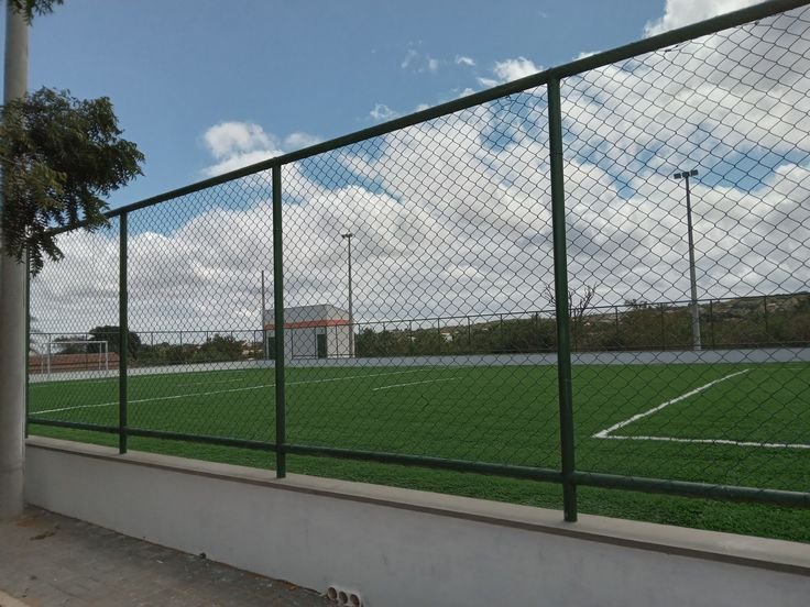 شبوك ملاعب كرة قدم في حي الرمال بالرياض.