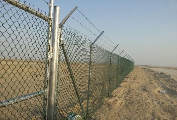 تسوير موقع كسارة بالشبوك الحديدية